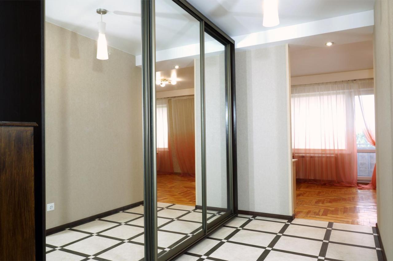 2 Rooms Semi-Luxury Apt On 39-H Nezalezhnoi Ukrаiny Street Next To The City Council Zaporizhia 외부 사진